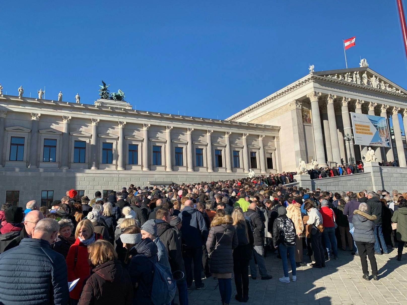 Der Andrang kannte gegen 11.30 Uhr keine Grenzen.