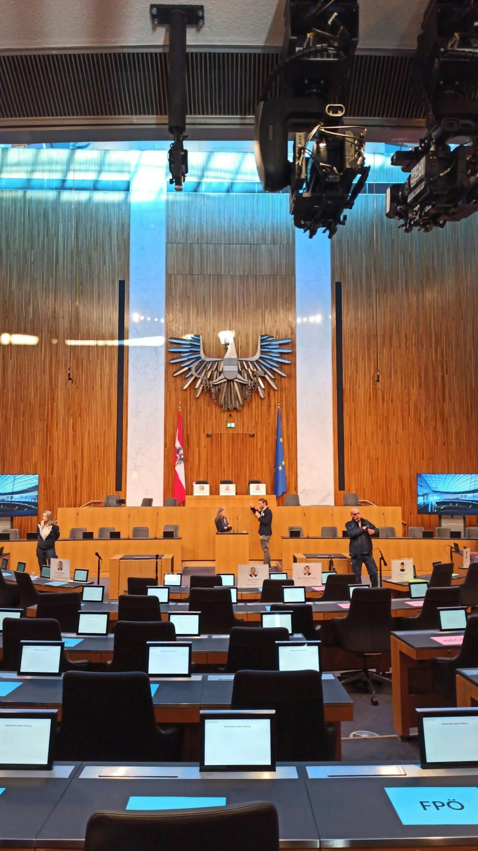 Der Plenarsaal erstrahlt nach der Sanierung in neuem Glanz.