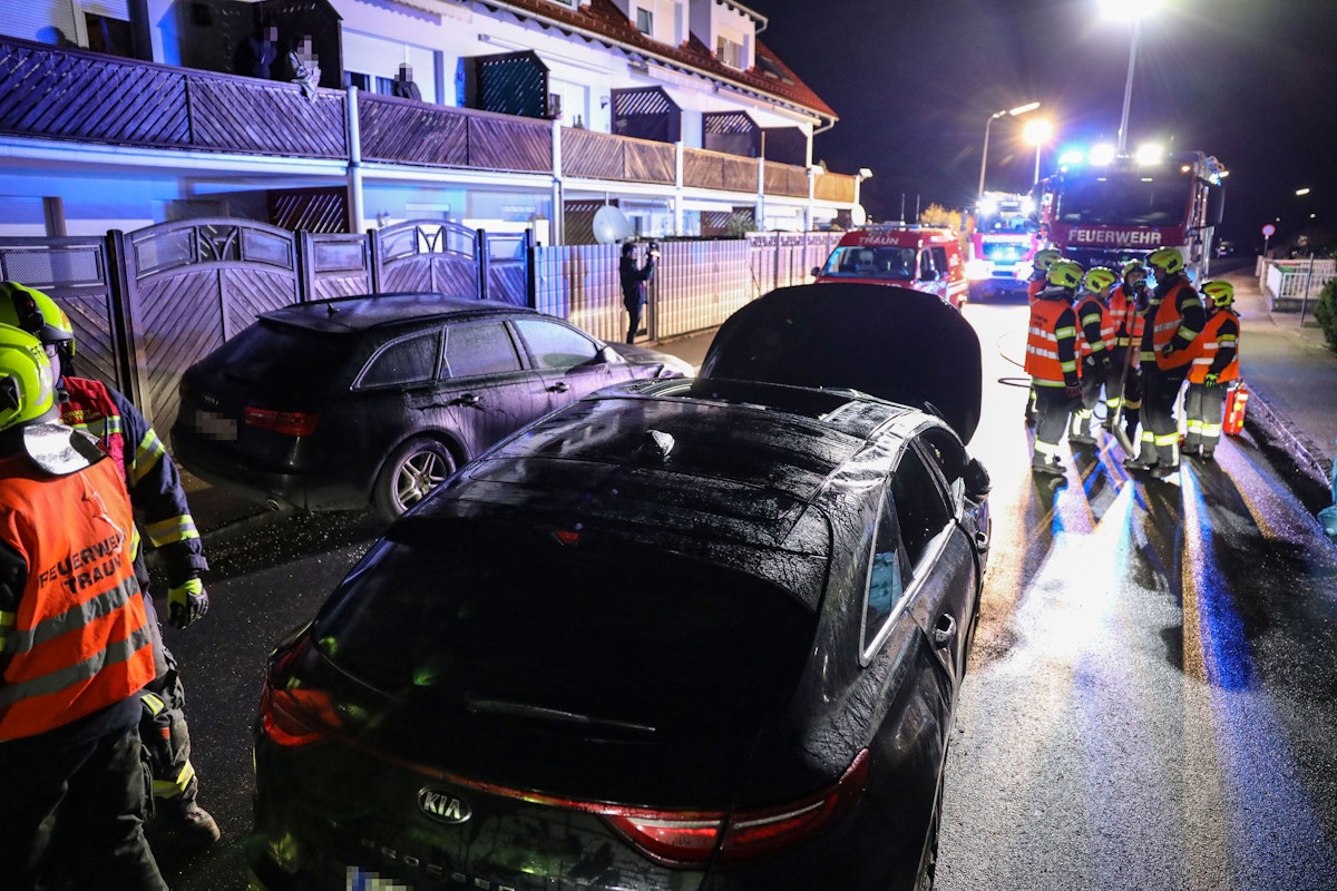 Unfalllenker flüchtete nach nächtlichem Crash in Traun offenbar durch Auto-Schiebedach