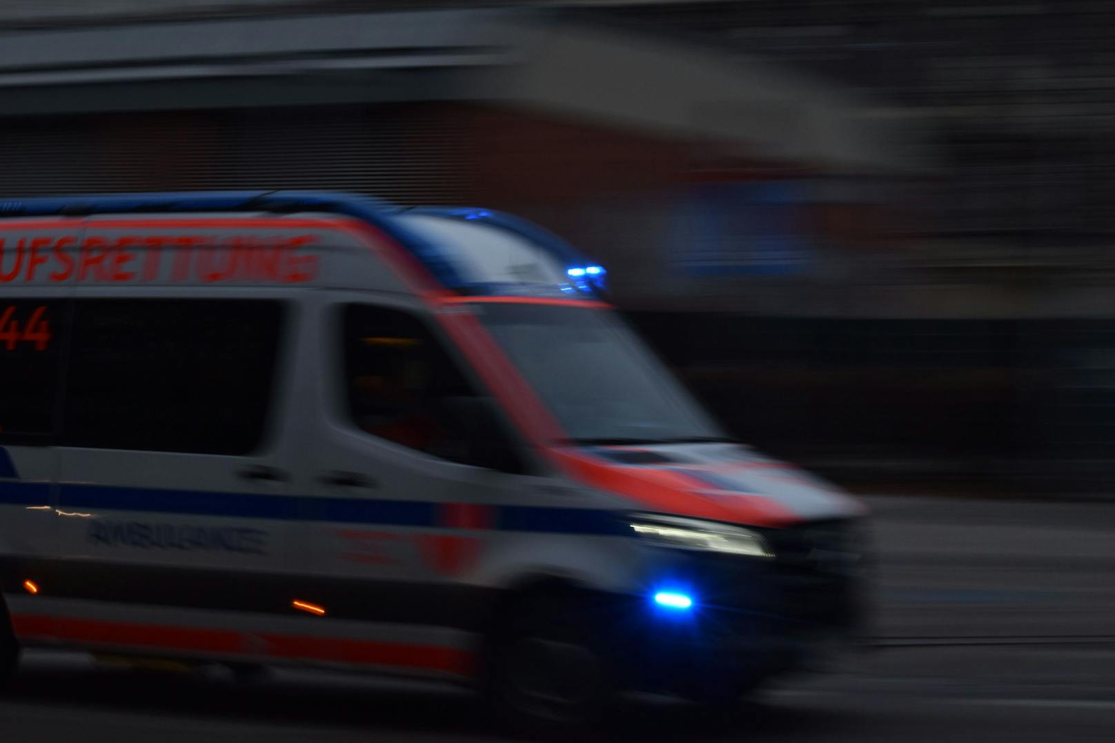 Die Grazer Rettung musste die 87-Jährige nach der Erstversorgung ins Spital transportieren.