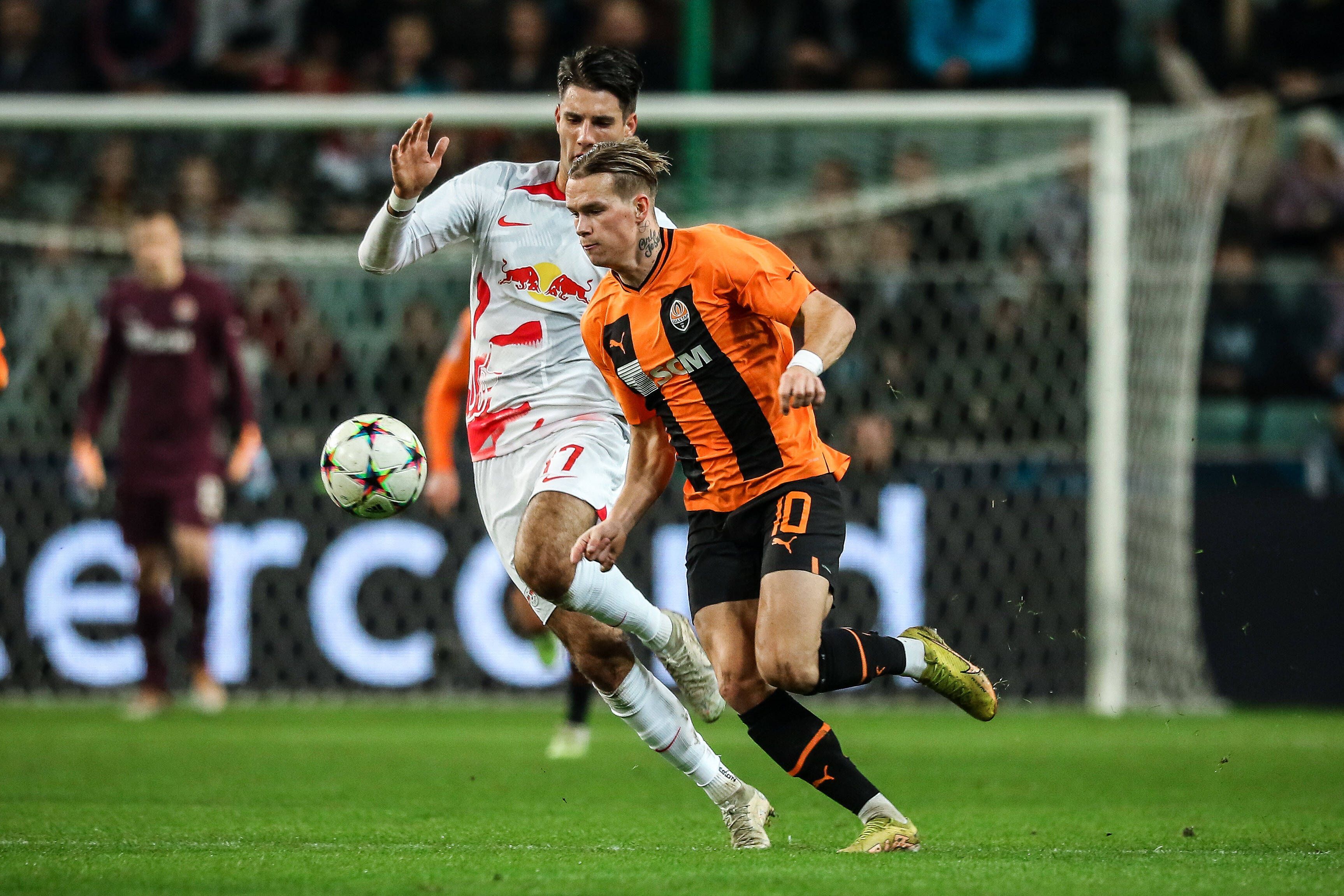 Mykhailo Mudryk im Trikot von Schachtar Donezk gegen RB Leipzig