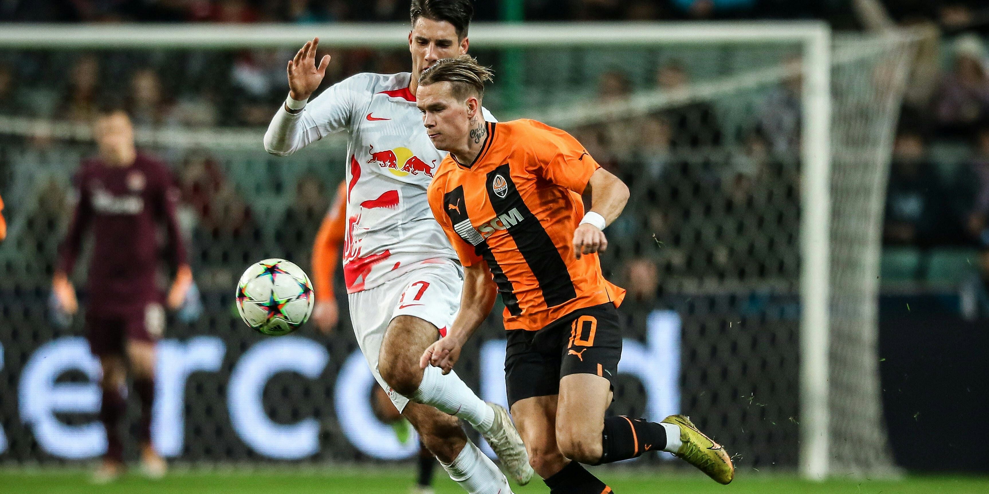 Mykhailo Mudryk im Trikot von Schachtar Donezk gegen RB Leipzig