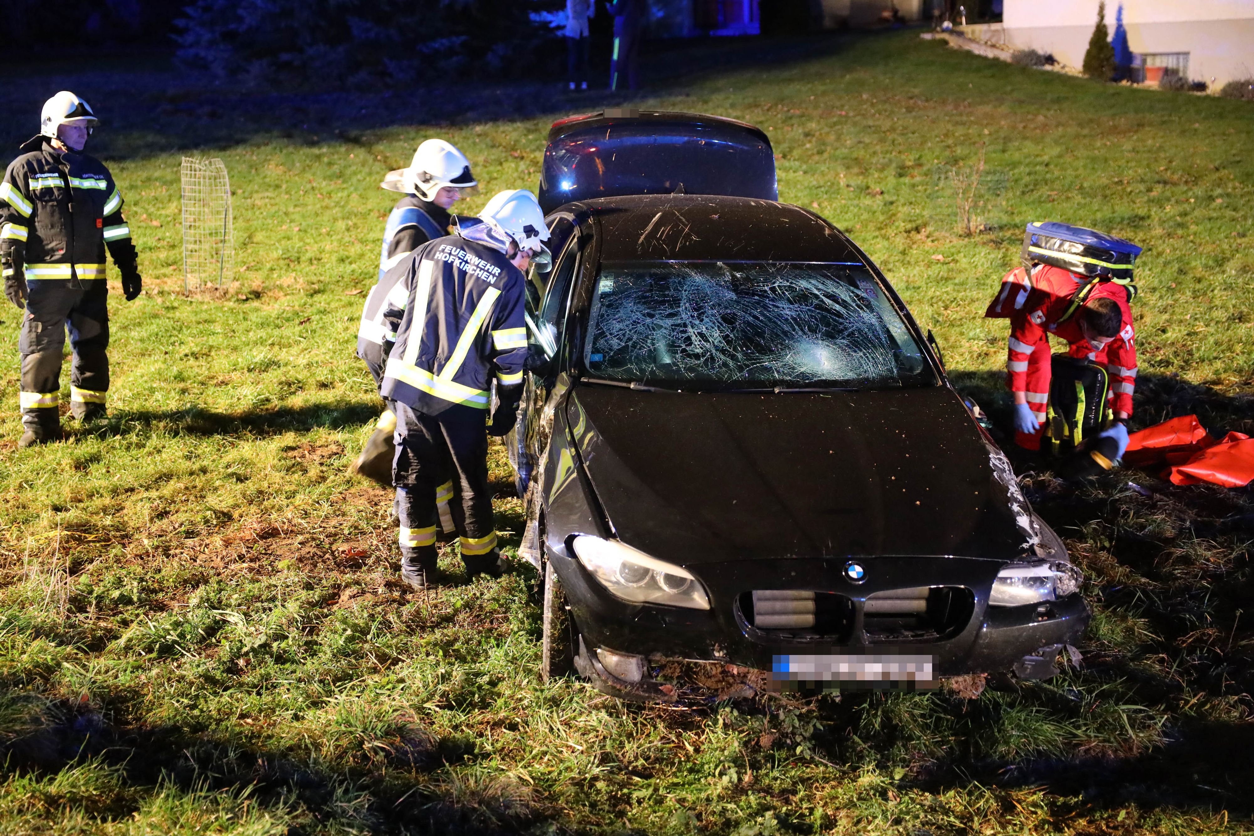 Betrunkener BMW-Lenker Rast Polizei Davon Und Baut Crash | Heute.at