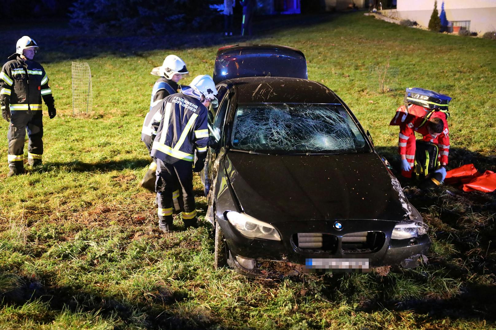 Betrunkener BMW-Lenker rast Polizei davon und baut Crash