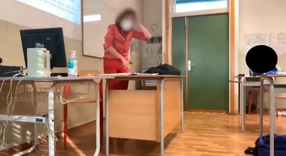 Maria Cristina Finatti wurde am 11. Oktober 2022 mit Gummikugeln beschossen. Seither schweigt die ganze Klasse. Nun wandte sich Finatti an ein Jugendgericht.