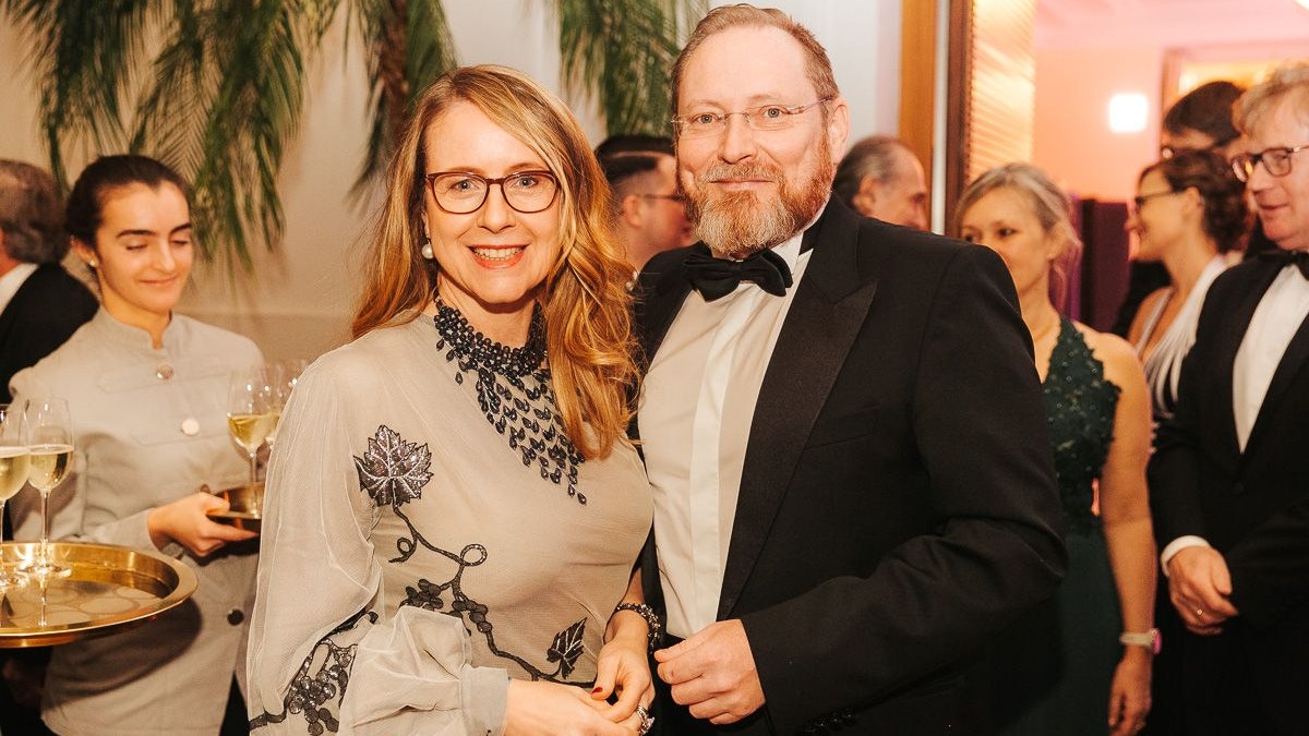 Margarete Schramböck mit Marcel Klomfar.