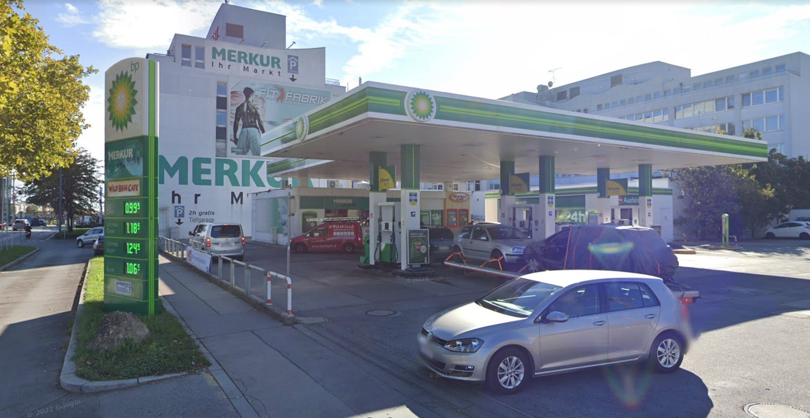 Ein unbekannter Täter raubte am Hietzinger Kai eine Tankstelle aus. 