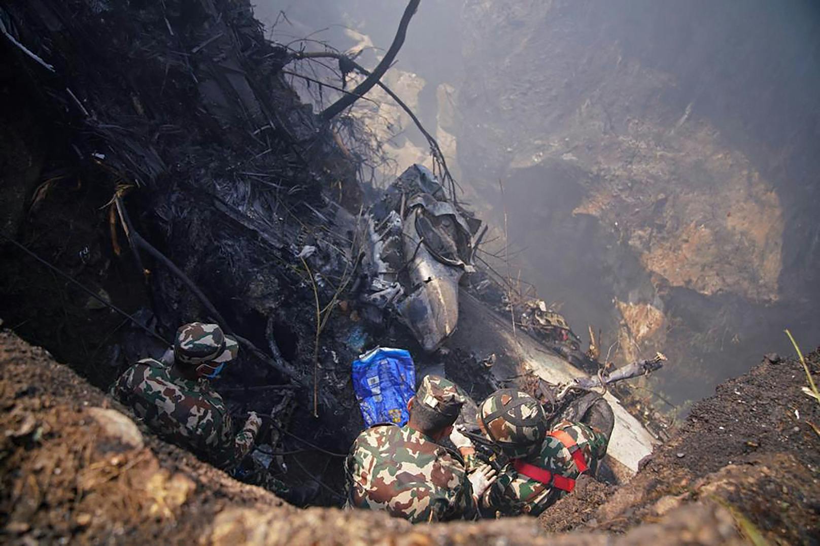 Beim Landeanflug ist die Maschine abgestürzt. Mindestens 68 Personen kamen ums Leben.