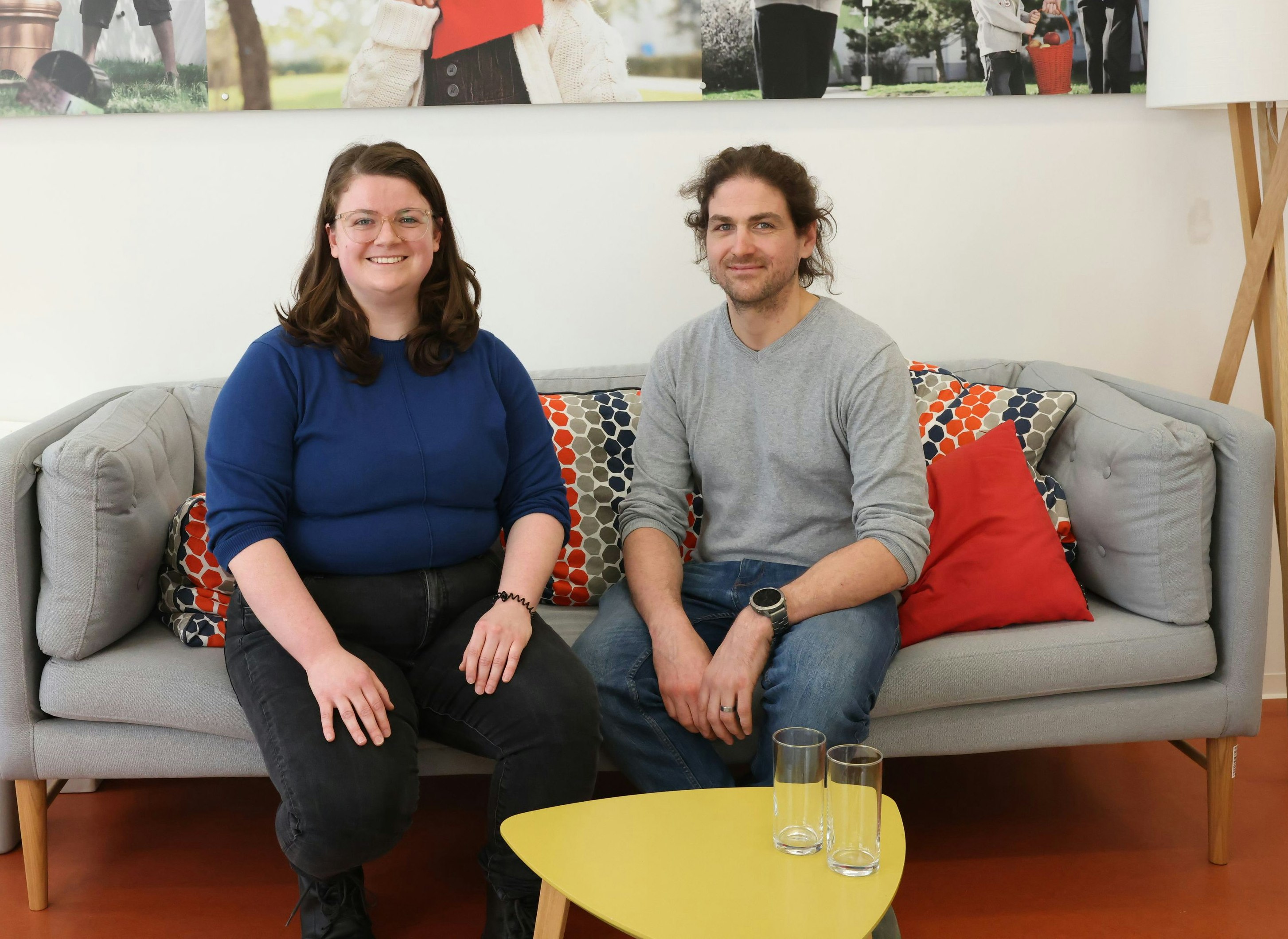 Irene Reismüller und Bernhard Rubik arbeiten im Case Management von Wiener Wohnen. Sie helfen bei Zahlungsschwierigkeiten und drohender Delogierung.