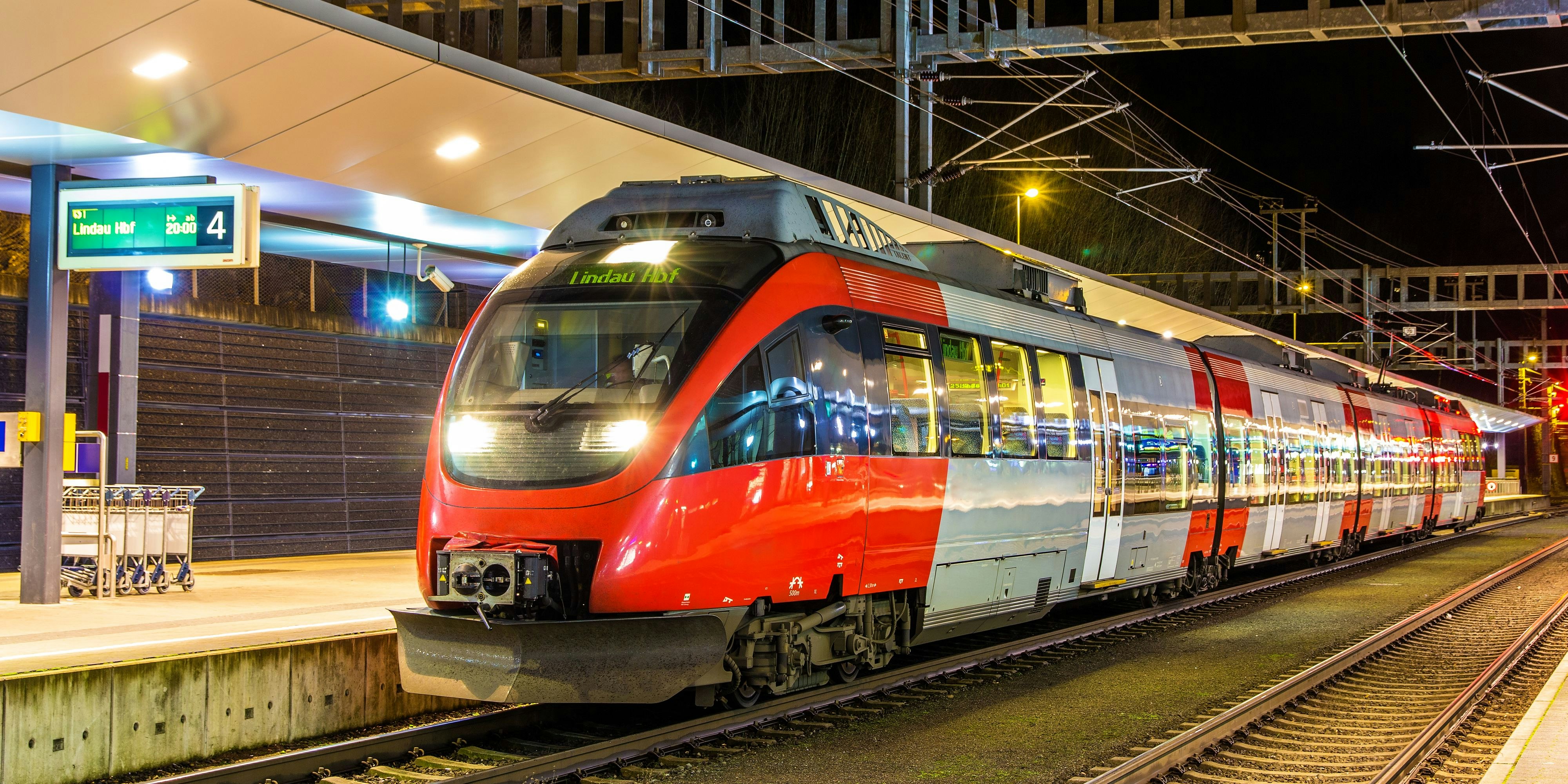 Im Bahnhof Maria Saal gestrandet wählte der Kärntner den Notruf. (Symbolbild)