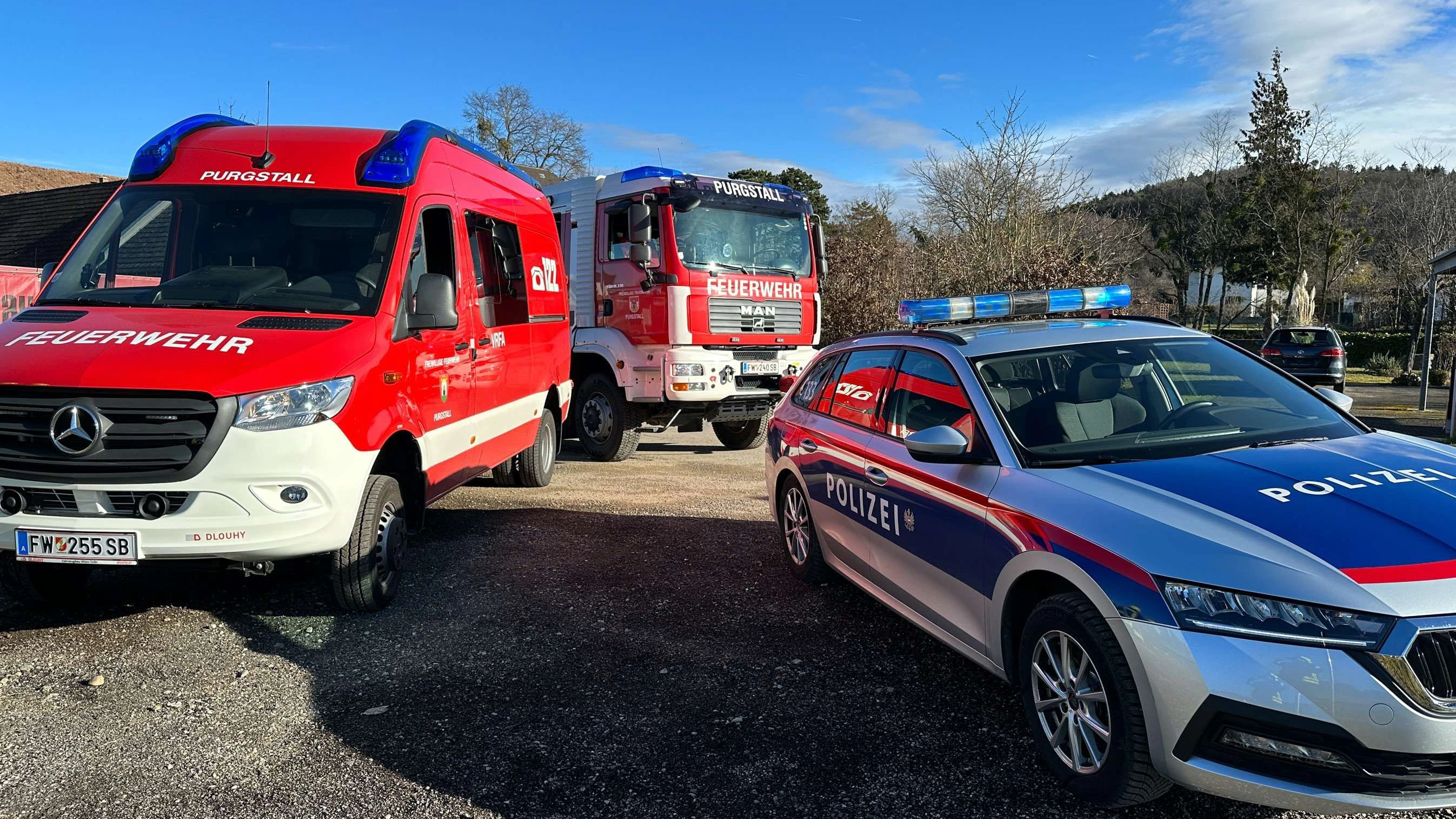 Heute.at - Autofahrer übersieht Stopptafel und kollidiert mit Zug