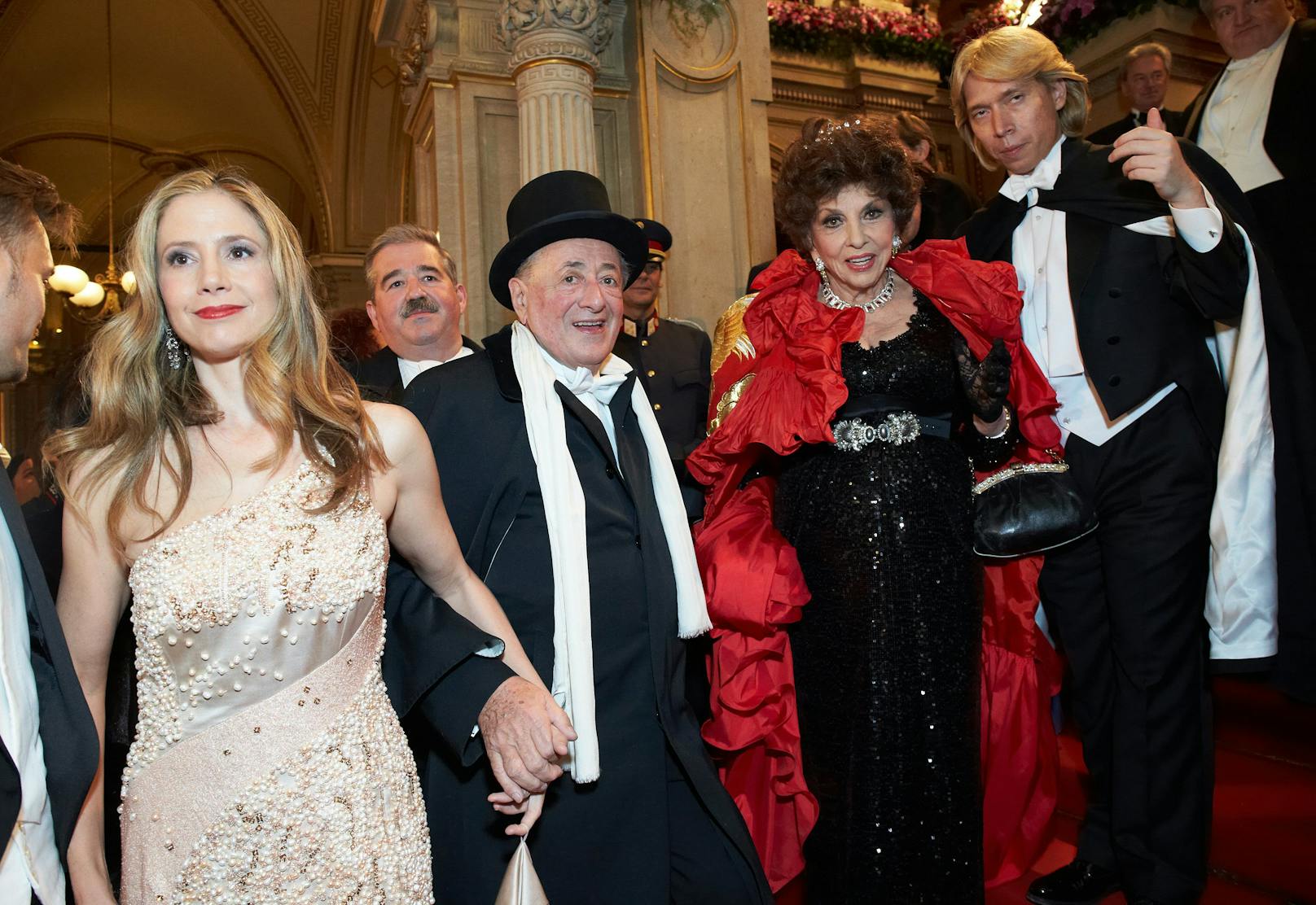 2013 war Gina Lollobrigida der Star Gast auf Lugners Opernball.