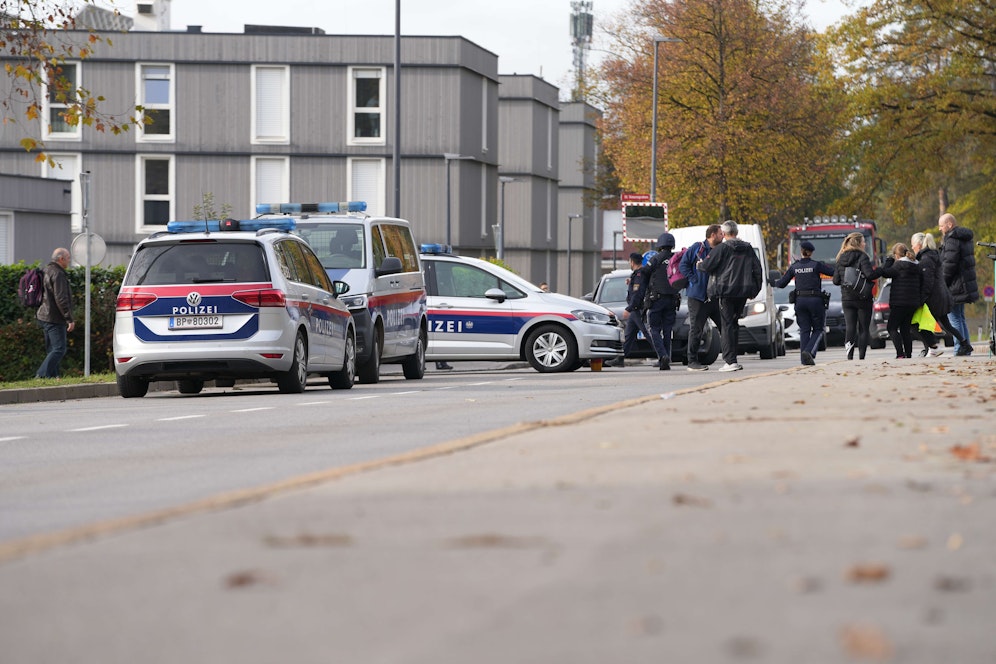 Bei dem Großeinsatz wurden die Polizisten zum Feindbild. Symbolbild. 