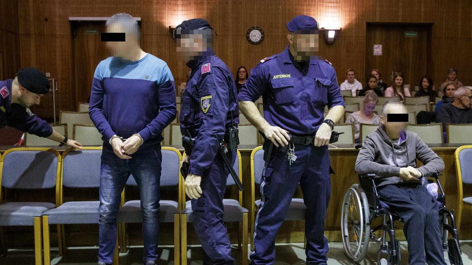 Zwei der vier Verdächtigen beim Prozess in Graz im Jahr 2019