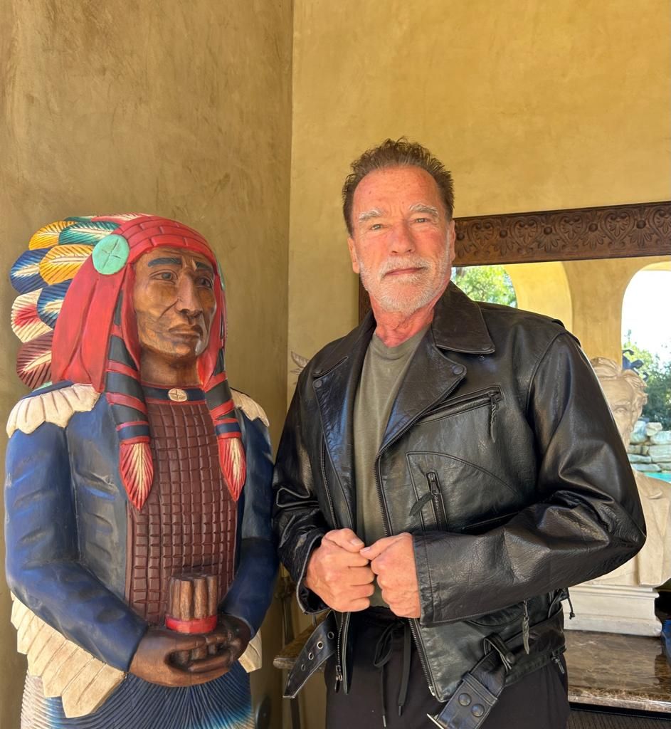 Arnie in seiner Terminator-Lederjacke