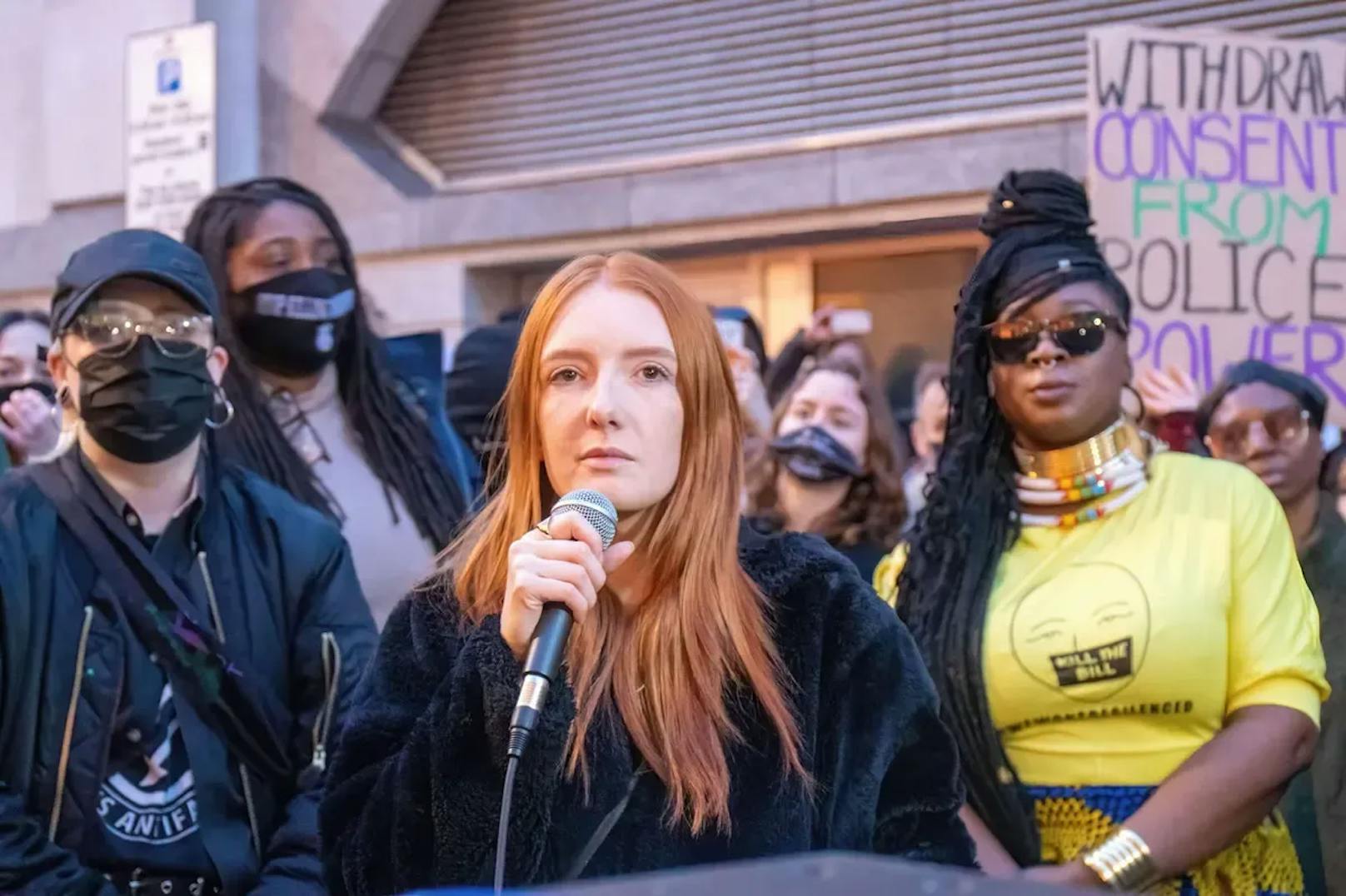 Die Metropolitan Police steht nach einer Reihe von Skandalen bereits massiv in der Kritik. Die Entführung, Vergewaltigung und Ermordung der Londonerin Sarah Everard durch einen Polizisten im März 2021 führte zu Protesten. (Archivbild)