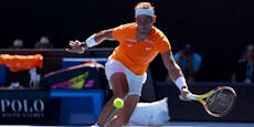 Kuriose Szene: Ballbub klaut Schläger von Rafael Nadal