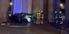 Autofahrer rast gegen Brandenburger Tor in Berlin – tot