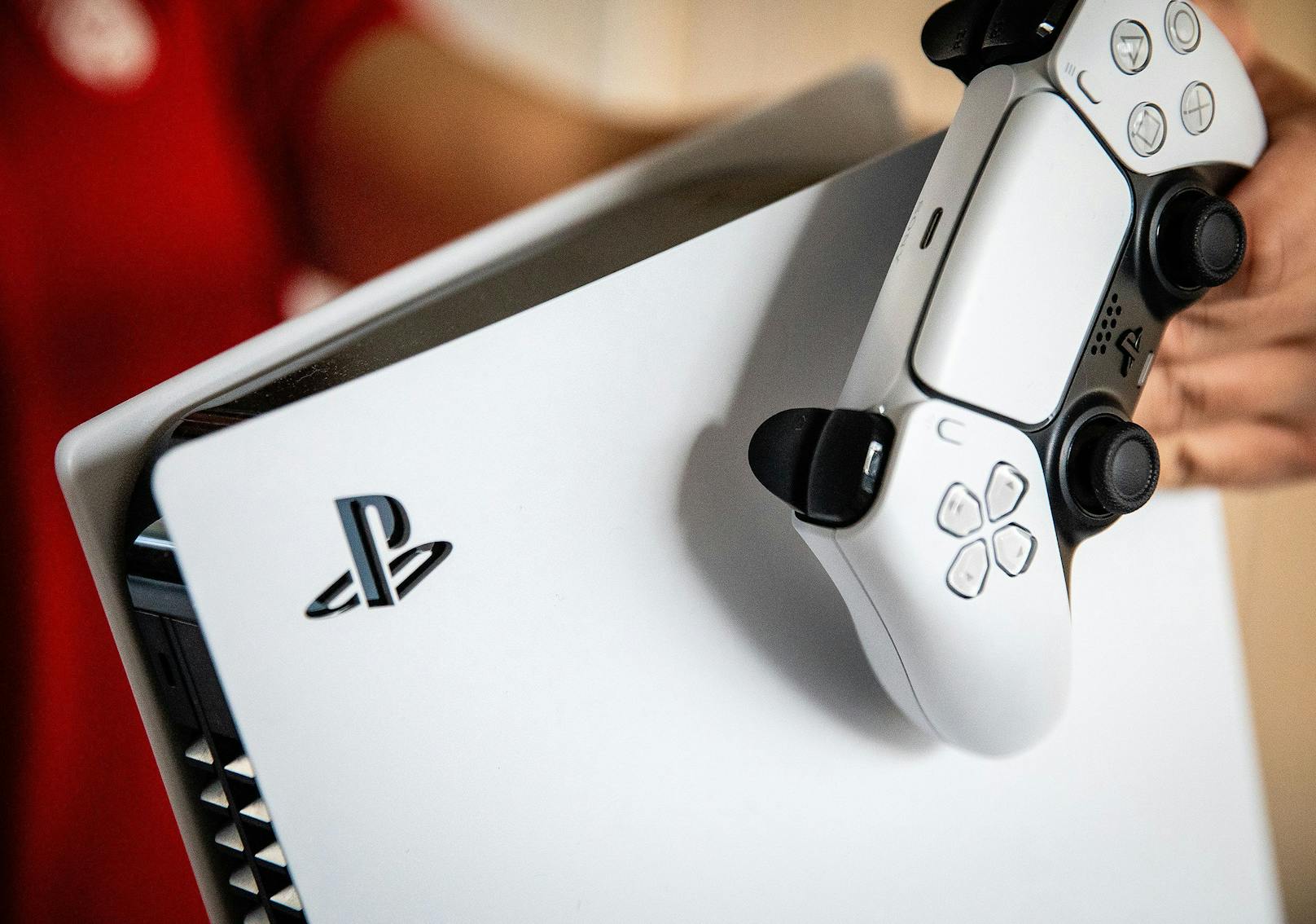Die PlayStation ist laut Sony weiterhin bei allen teilnehmenden Händlern vorbestellbar.