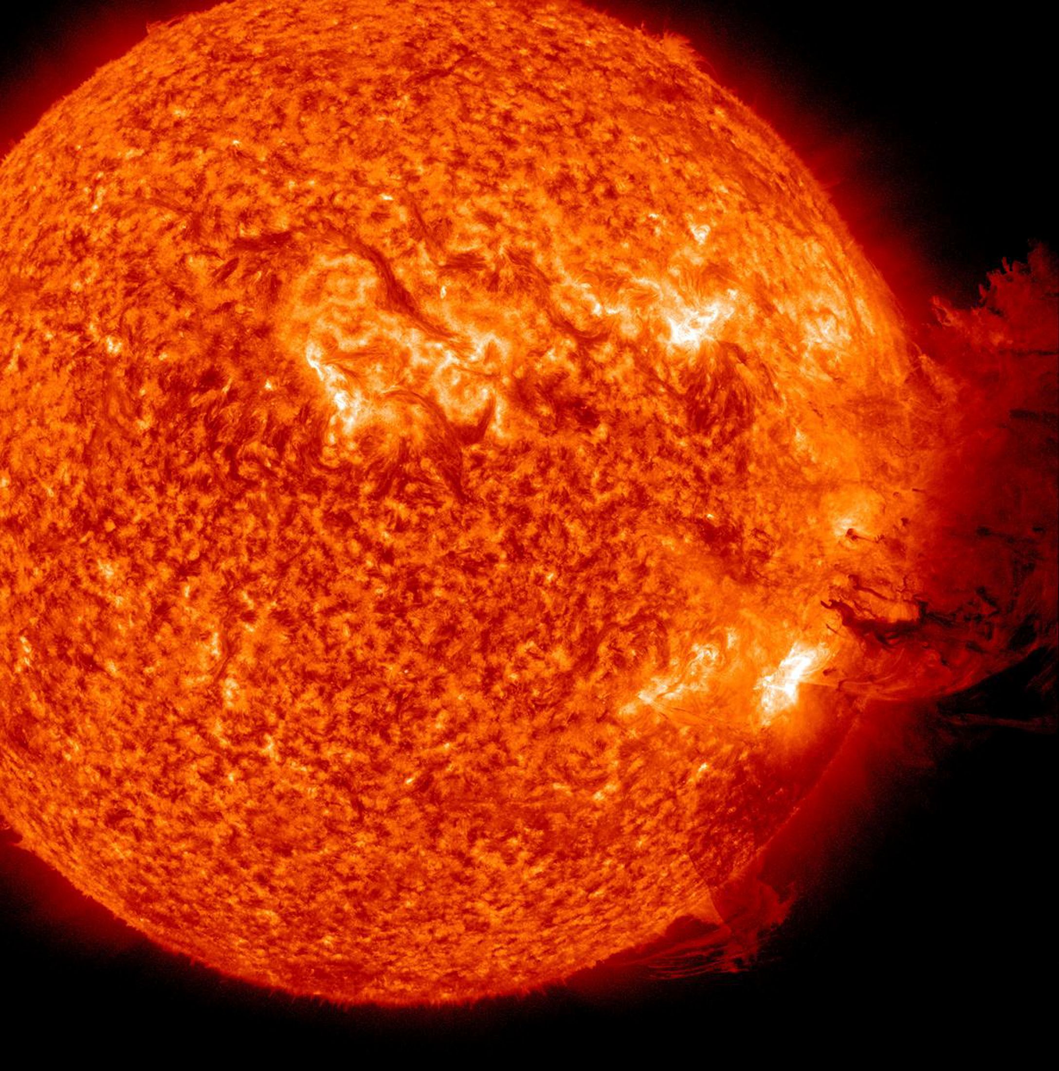 A handout picture shows Coronal Mass Ejection as viewed by the Solar Dynamics Observatory on June 7, 2011. The Sun unleashed an M-2 (medium-sized) solar flare, an S1-class (minor) radiation storm and a spectacular coronal mass ejection (CME) on June 7, 2011 from sunspot complex 1226-1227. The large cloud of particles mushroomed up and fell back down looking as if it covered an area of almost half the solar surface. The sun is entering a more active phase due to peak in 2013 on a roughly 11-year sunspot cycle, the World Meteorological Organization (WMO) said. Power supplies, air traffic control, communications and satellites can all be disrupted by storms. Picture taken June 7, 2011.   REUTERS/NASA/SDO/Handout (SCI TECH) FOR EDITORIAL USE ONLY. NOT FOR SALE FOR MARKETING OR ADVERTISING CAMPAIGNS. THIS IMAGE HAS BEEN SUPPLIED BY A THIRD PARTY. IT IS DISTRIBUTED, EXACTLY AS RECEIVED BY REUTERS, AS A SERVICE TO CLIENTS. MANDATORY CREDIT
