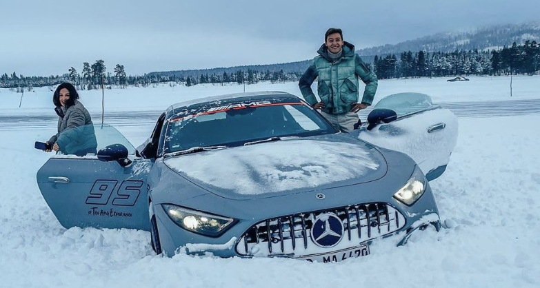 Mercedes-Star Steckt Mit Freundin Im Schnee Fest – Formel 1 | Heute.at