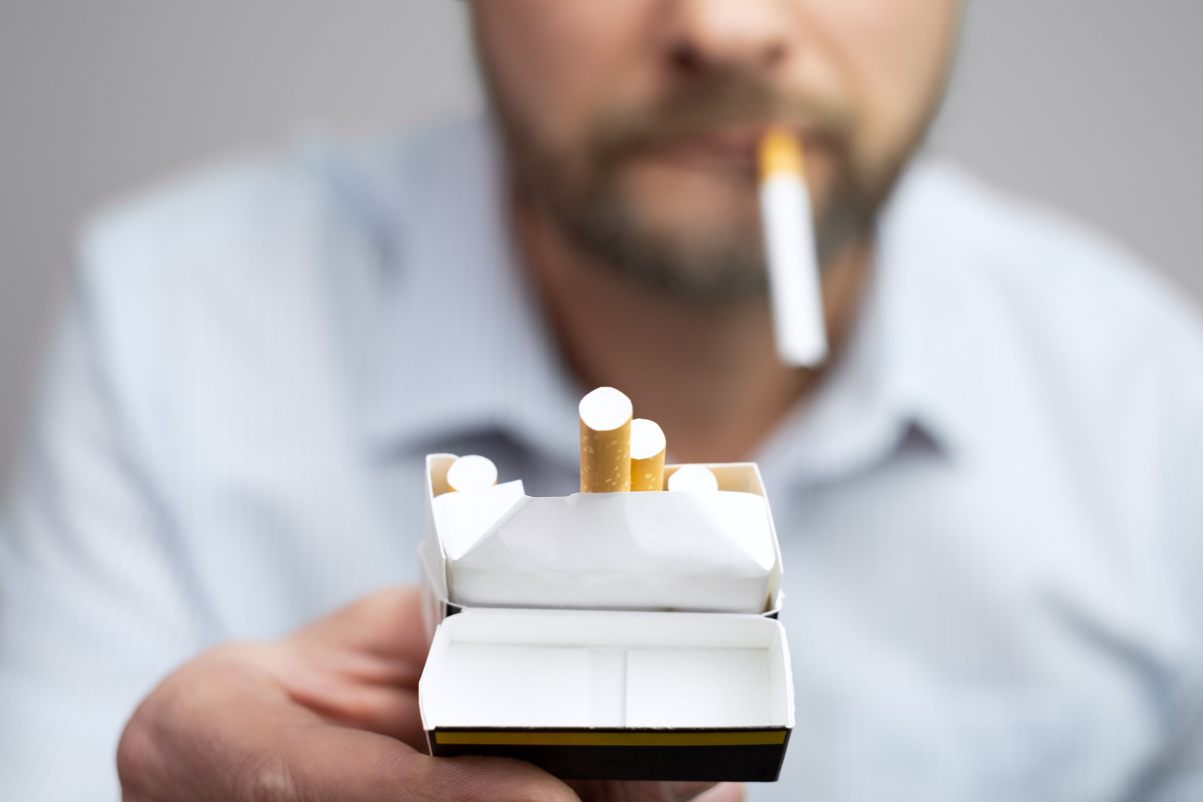 Weil er keine Zigarette bekommen hat, wehrte sich ein 14-Jähriger mit Schlägen und Fäusten (Symbolfoto).