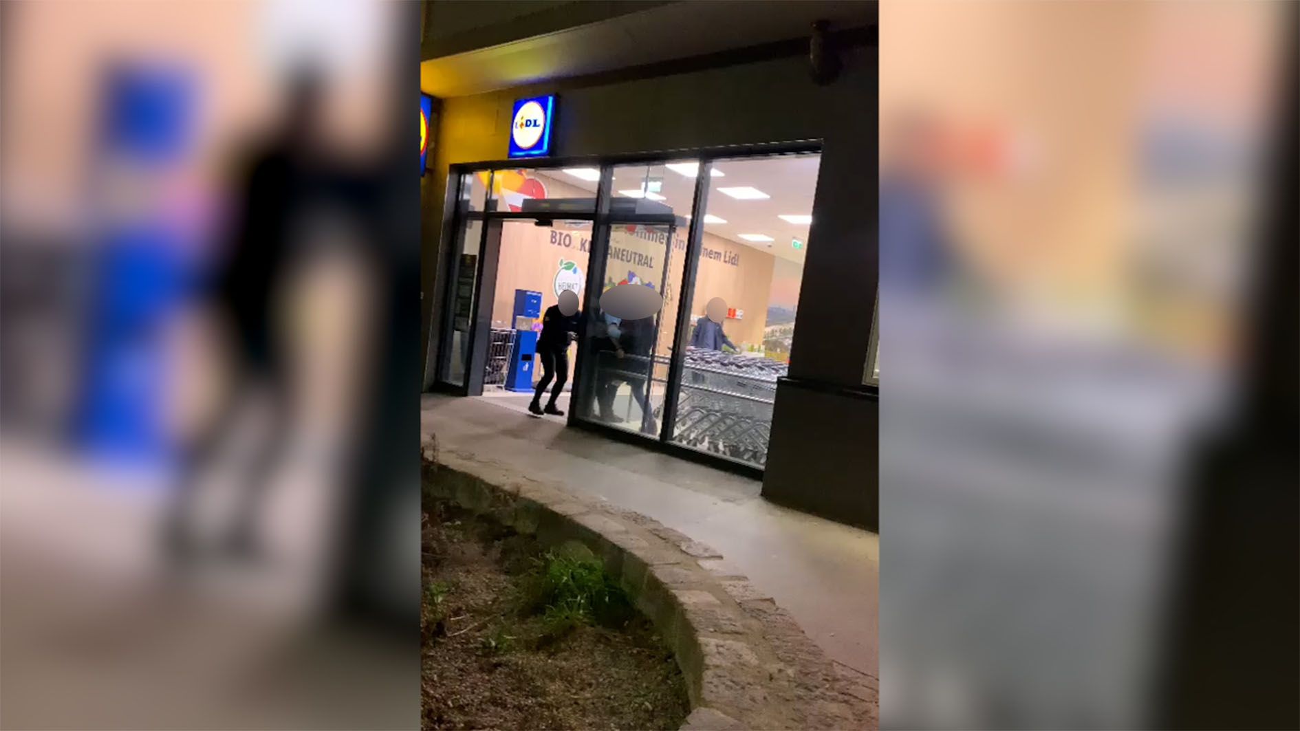 Ein Unbekannter versuchte etwas aus dem Geschäft zu klauen und wurde anschließend aggressiv.