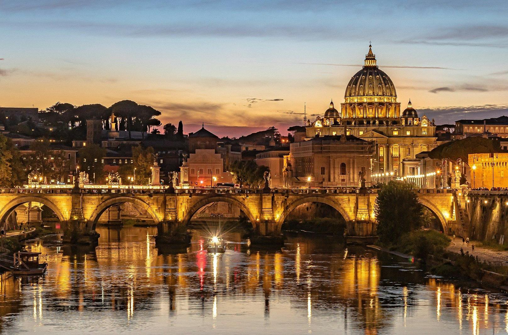Wenn die Sonne untergeht, verwandelt sich Rom in eine der romantischsten Städte der Welt.