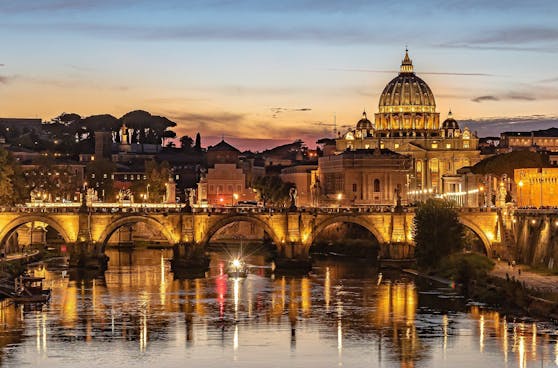 Wenn die Sonne untergeht, verwandelt sich Rom in eine der romantischsten Städte der Welt.