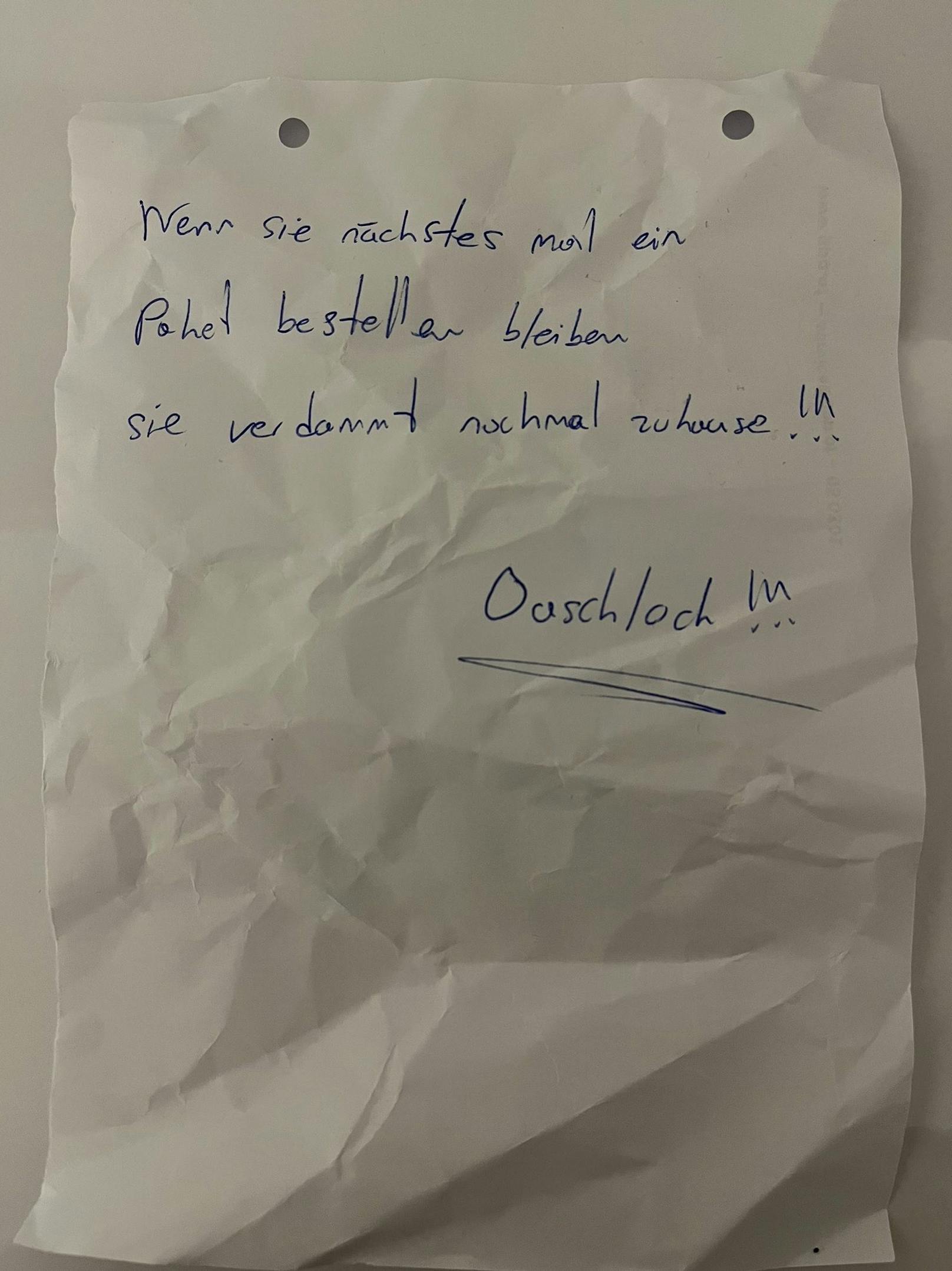 "Wenn Sie nächstes Mal ein Paket bestellen, bleiben Sie verdammt nochmal zu Hause!!! Oaschloch!!!, so die Message.