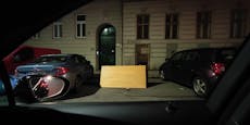 Unbekannter besetzt Parkplatz mit Türen – Wiener wütet