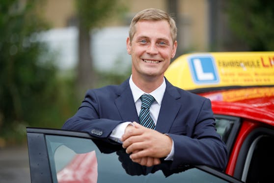 Karl Schlosser (38) aus Wien-Liesing steigt aufs Gas und wünscht sich mehr Fahrlehrerinnen.