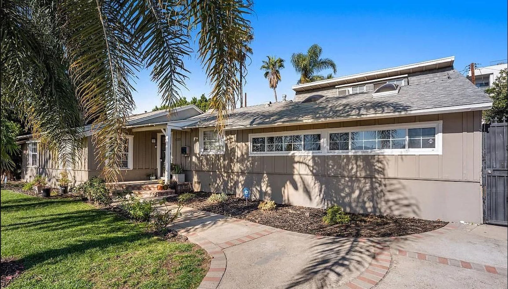 Von außen ganz harmlos: Das Krypto-Haus in North Hollywood in Los Angeles. Der Preis ist in den letzten drei Monaten um 300.000 Dollar gesunken.