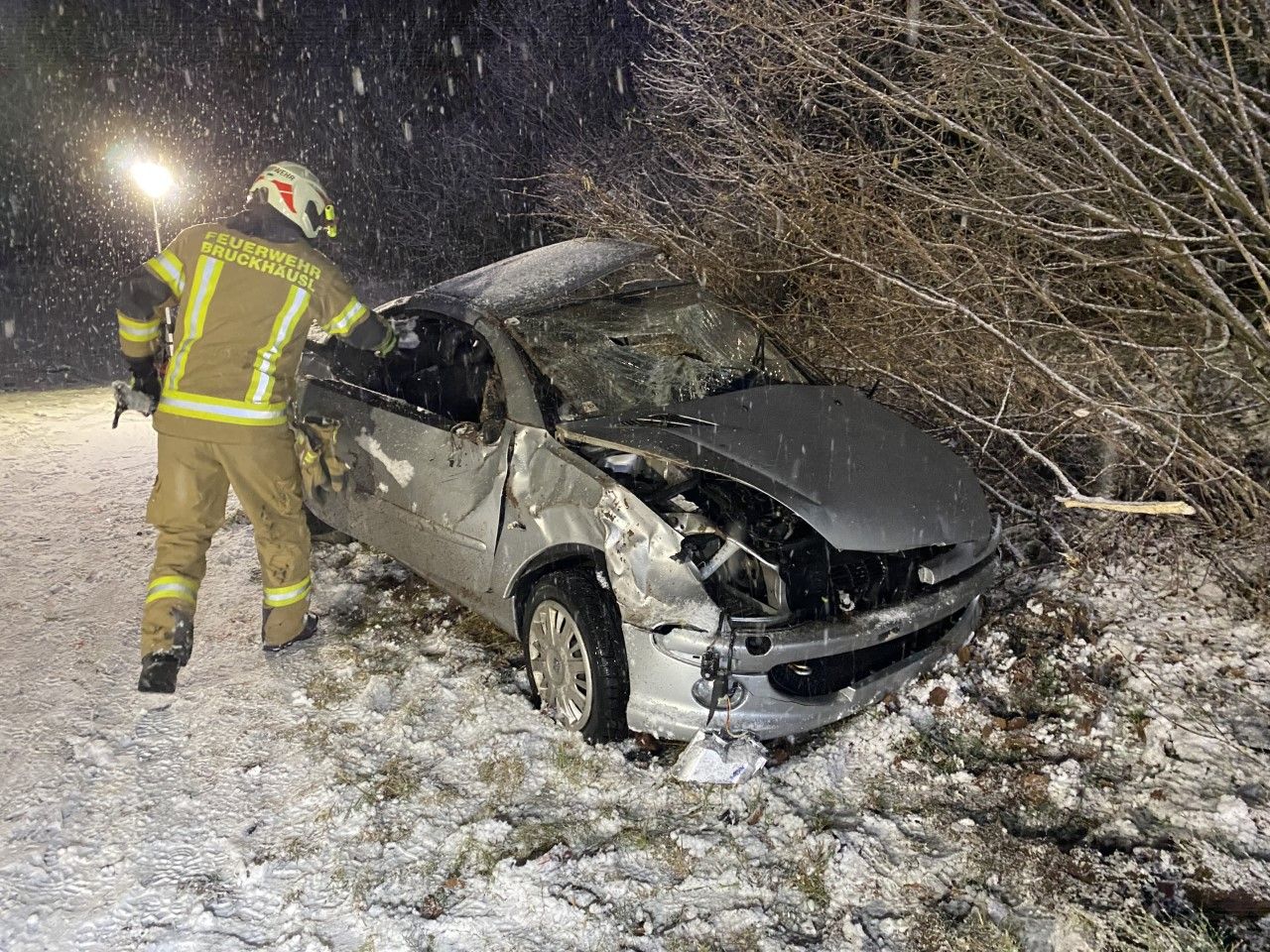 17-Jährige Bei Crash Mit Auto In Die Luft Geschleudert – Tirol | Heute.at