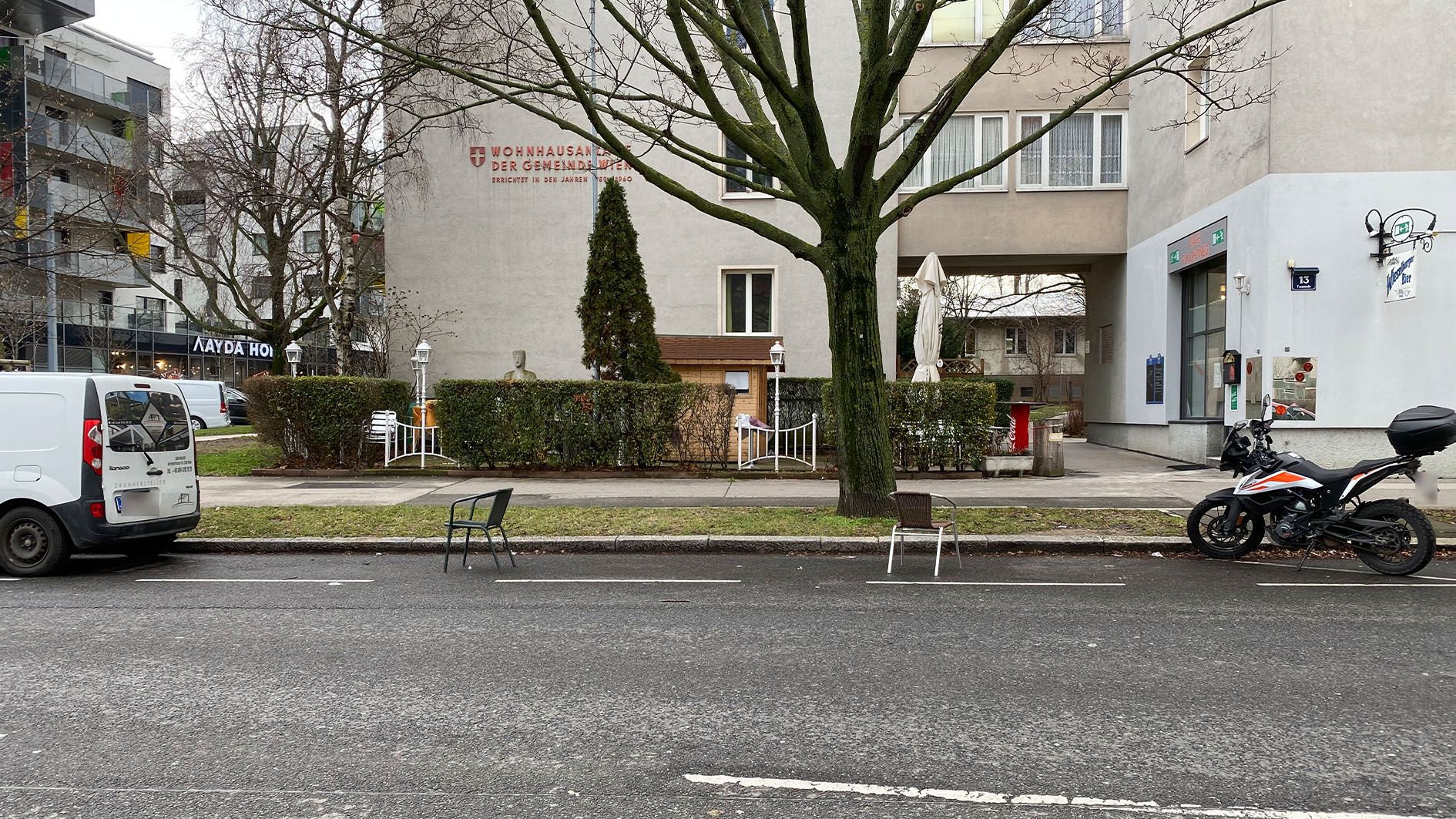Seit einiger Zeit sollen immer wieder Sessel auf der Straße stehen. 
