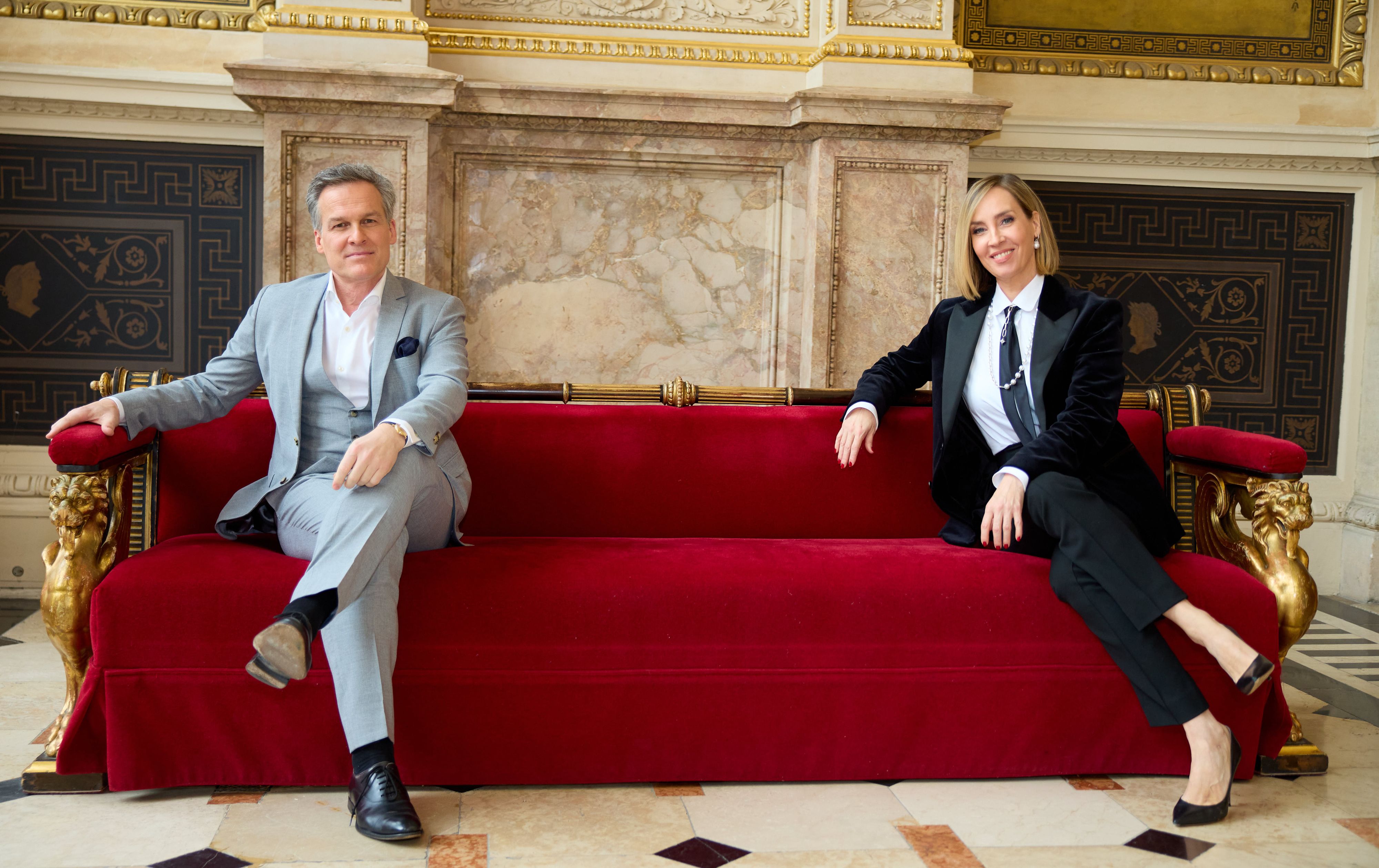 Nadja Bernhard moderiert den Opernball 2023 für den ORF.