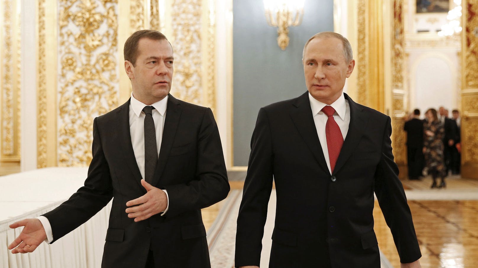 Wladimir Putin mit seinem engen Vertrauten Dmitri Medwedew. 