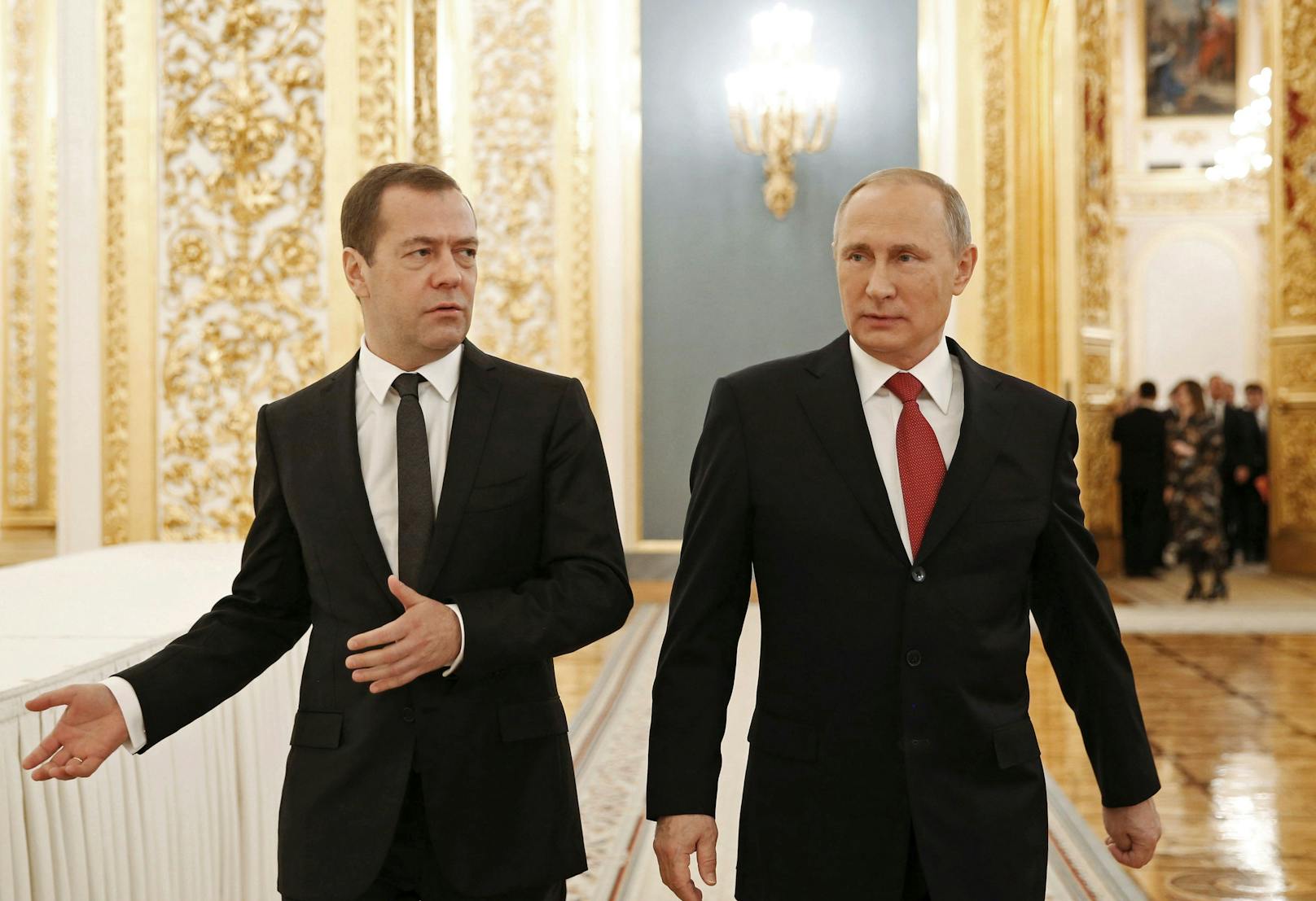 Wladimir Putin mit seinem engen Vertrauten Dmitri Medwedew. 