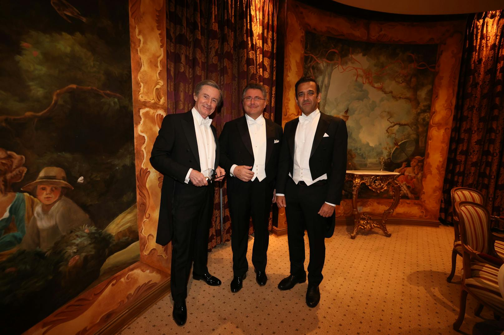 Generalsekretär Peter LAUNSKY-TIEFFENTHAL, PORR-CEO Karl-Heinz STRAUSS und Singapurs Botschafter Umej BATHIA