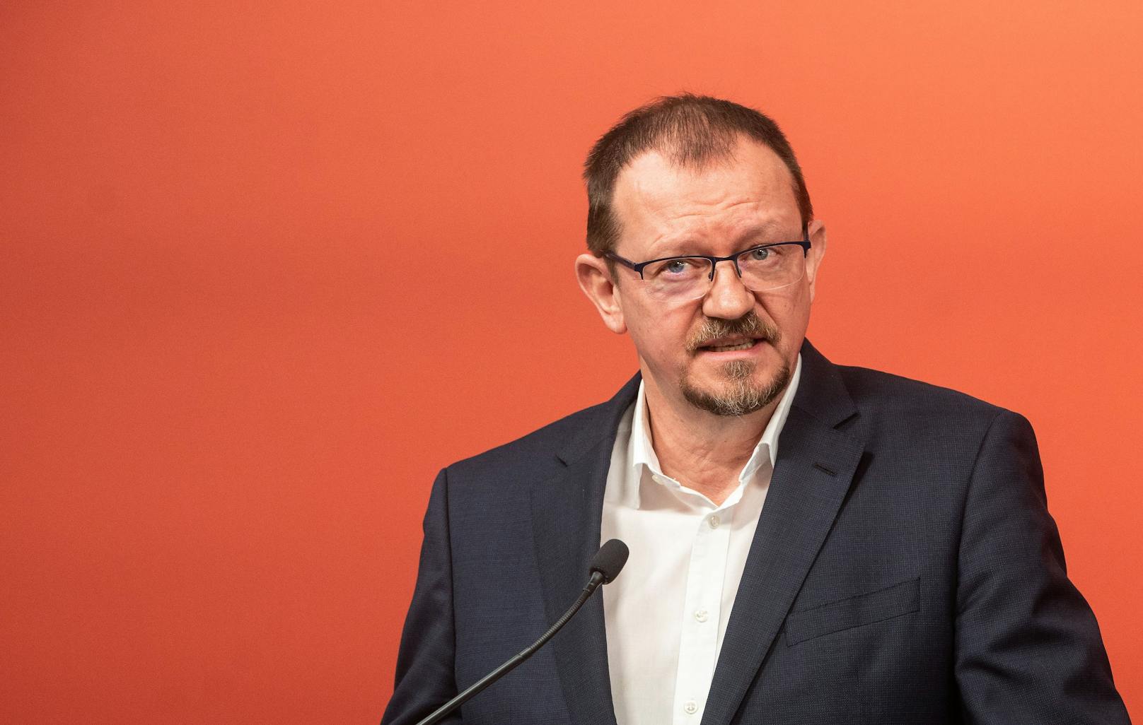 Rudi Silvan von der SPÖ will den Rücktritt von Kern und sammelt jetzt Unterschriften für den Erhalt von "Eibetex".