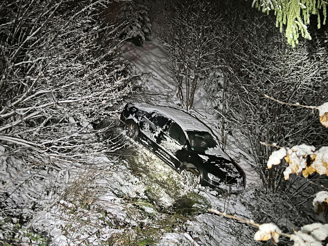 Heute.at - Autofahrer verliert auf Schnee-Straße die Kontrolle