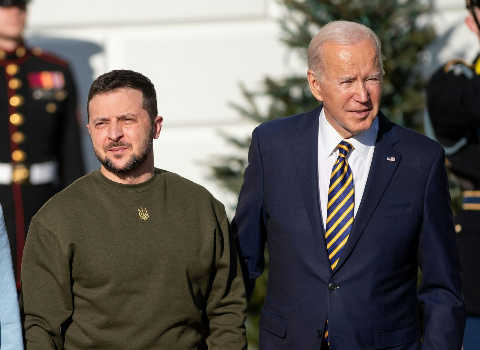 Laut "New York Times" ist Joe Biden nun bereit, einen Angriff seines ukrainischen Amtskollegen Wolodimir Selenski auf die annektierte Halbinsel zu unterstützen. 