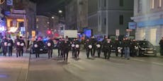 Antifa marschiert durch Wien – Großeinsatz der Polizei