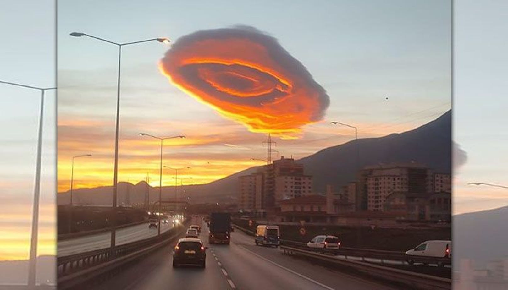 19.01.2023: "Heute"-Leser entdeckte die ringförmige Wolke im Urlaub.