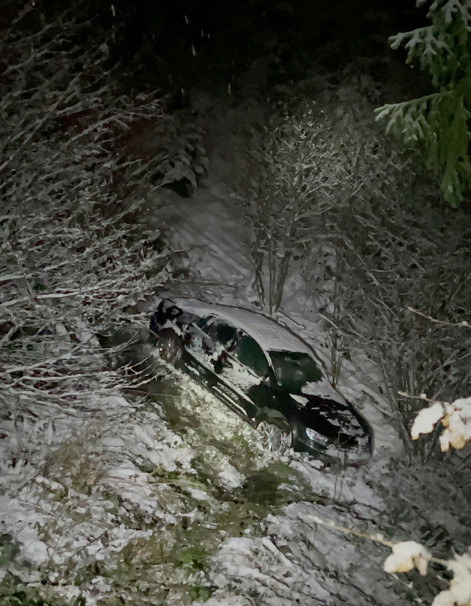 Die 22-jährige Frau erlitt bei dem Unfall leichte Verletzungen und wurde mit der Rettung in das Bezirkskrankenhaus nach St. Johann in Tirol eingeliefert.