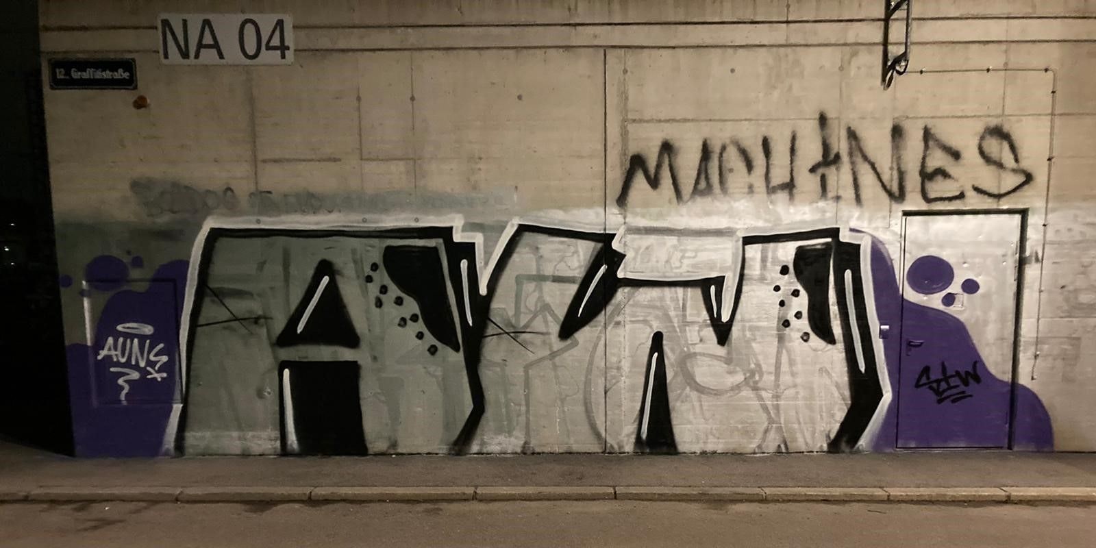 Direkt unter dem Schild "Graffitistraße" prangt nun ein "AW"-Tag.