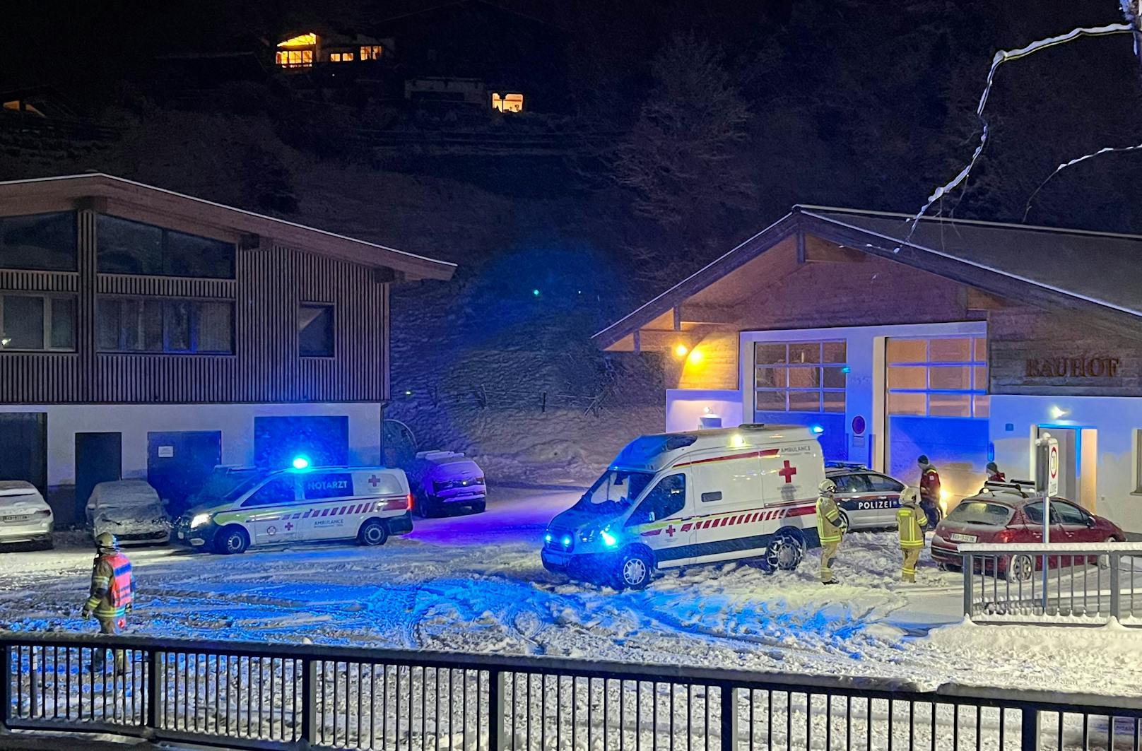 Allen Fahrzeuginsassen ist es gelungen, sich selbstständig aus dem Fahrzeug zu befreien.