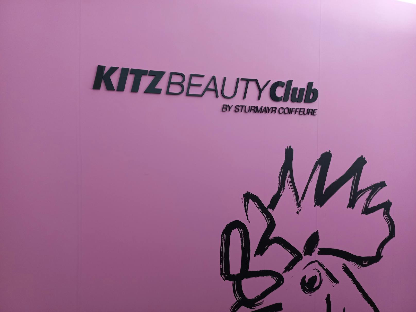 Unglaublich: Selbst ein Beauty-Saloon ist im "Kitz Race Club" integriert.