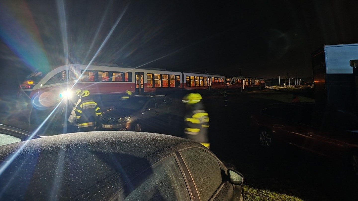 Der Zug war zum Zeitpunkt des Unfalles mit rund 20 Fahrgästen gefüllt