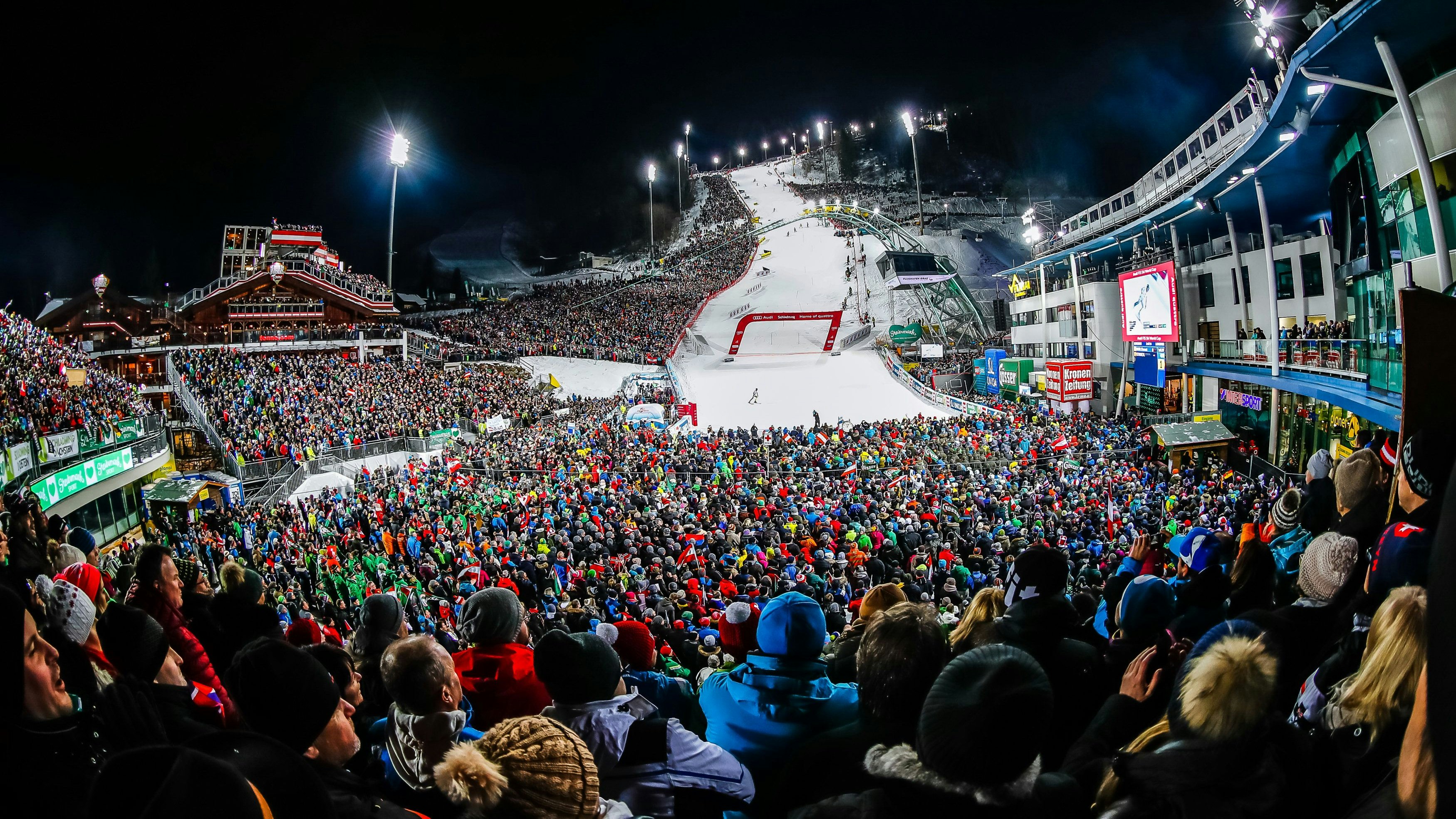 Knapp 45.000 Besucher werden beim Nightrace in Schladming erwartet.